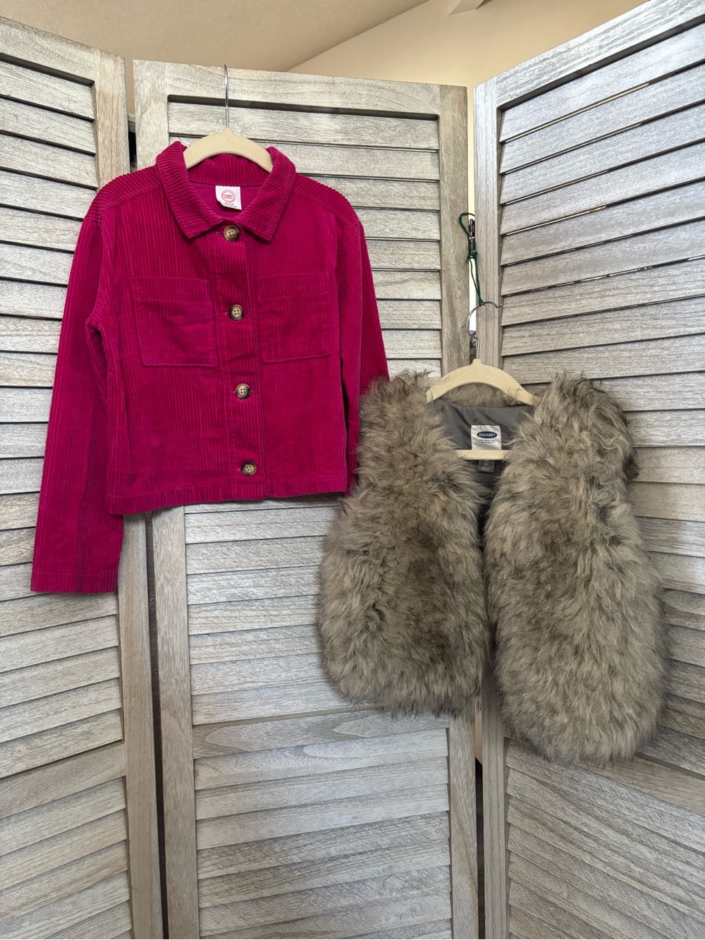 Toddler Bundle Old Navy Faux FurVest 5T Wonder Nation Pink Corduroy Shacket 4-5T